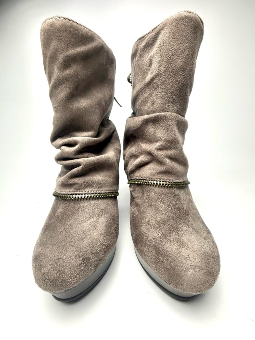 Women’s Size 7.5 Taupe Wedge Ankle Boots Slouchy Zip Accent - Picture 5 of 10